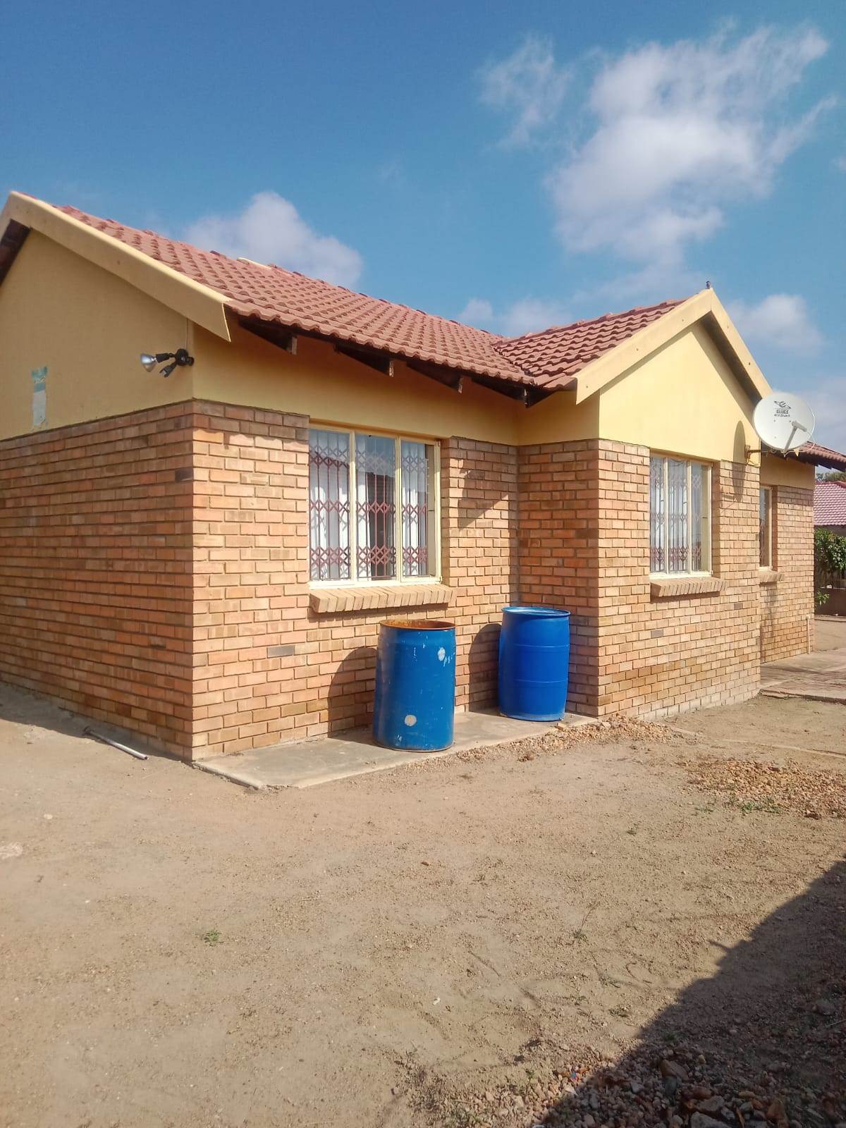 2 Bed House in Seshego photo number 23