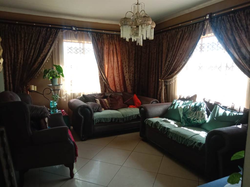 2 Bed House in Seshego photo number 28