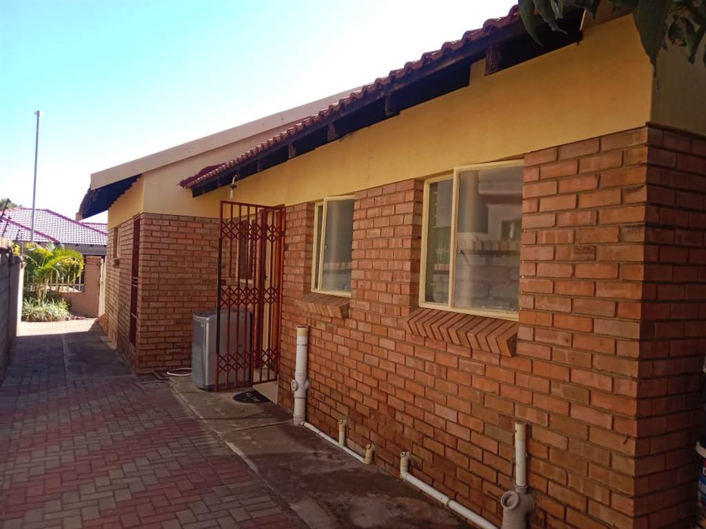 2 Bed House in Seshego photo number 10