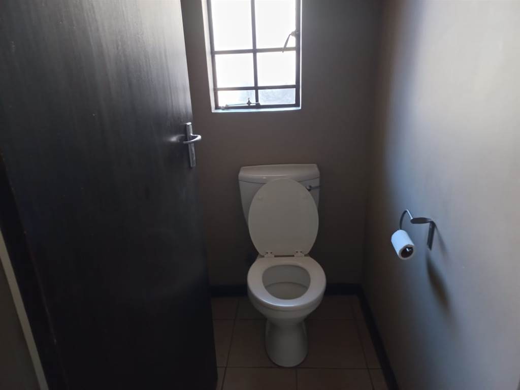 1 Bed Flat in Witbank photo number 7
