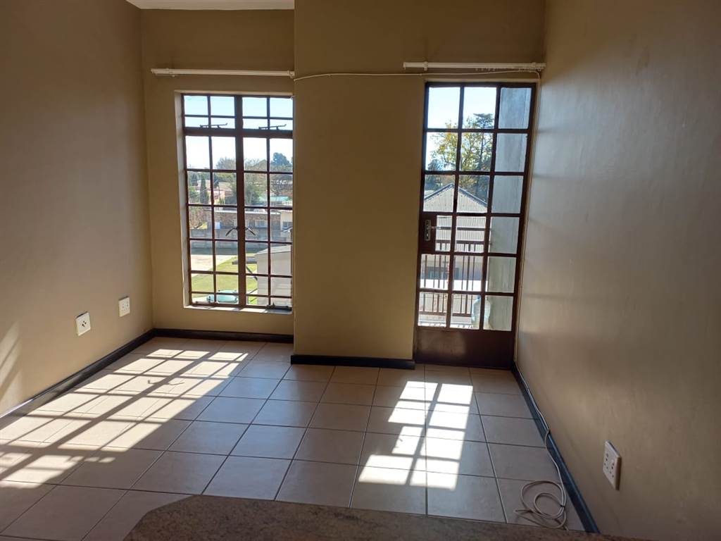 1 Bed Flat in Witbank photo number 6