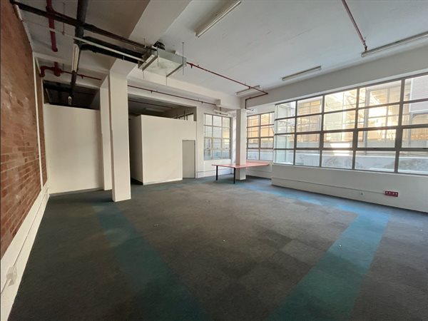 126  m² Commercial space