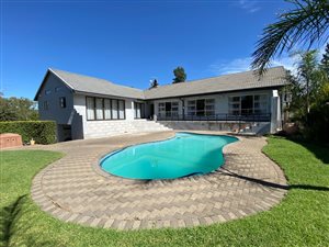 6 Bed House in Hutten Heights