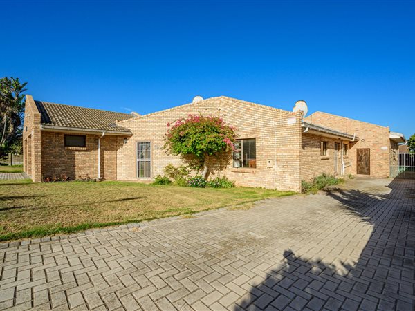4 Bedroom House 4 Bedroom House