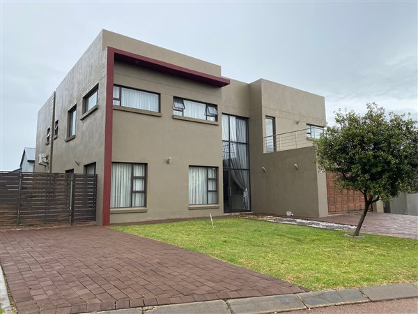 5 Bedroom House 5 Bedroom House