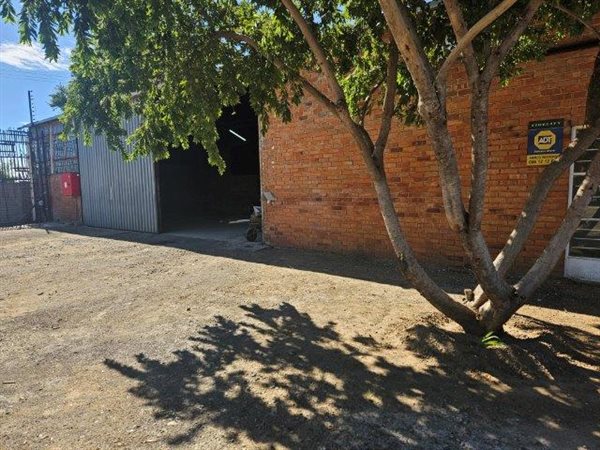 220 m² Industrial space 220 m² Industrial space