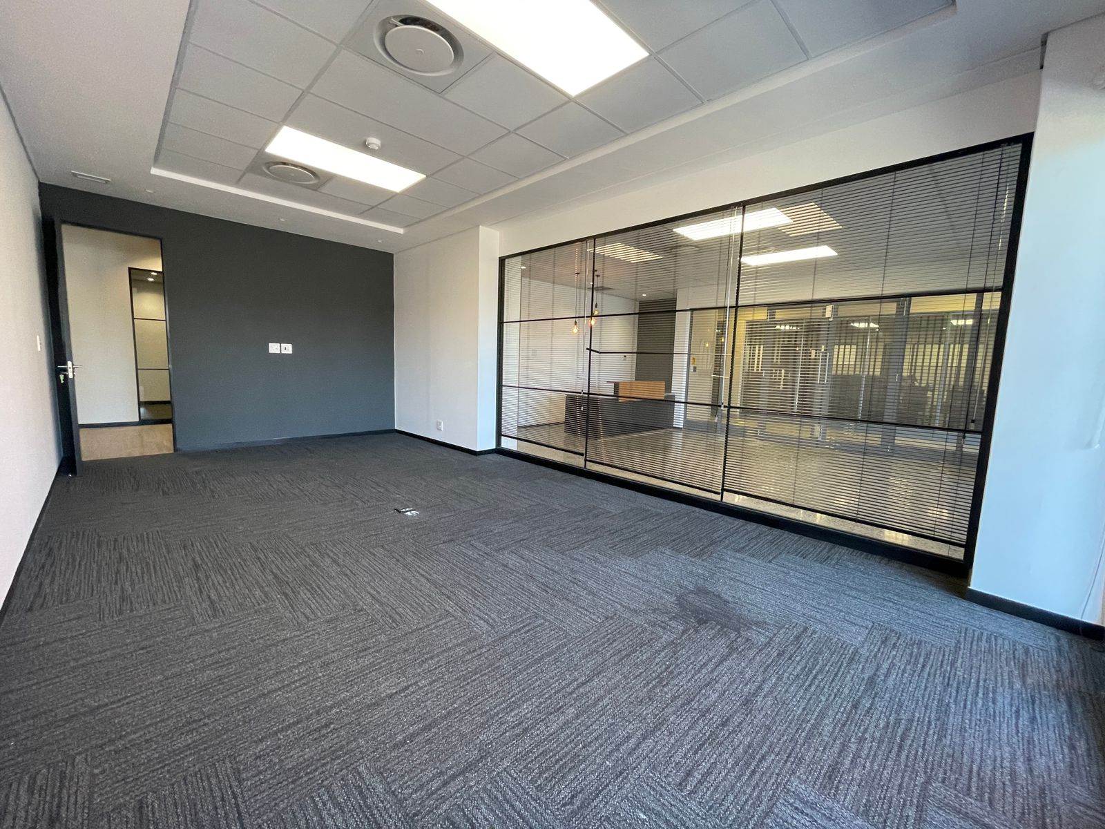 1095  m² Commercial space in Century City photo number 8