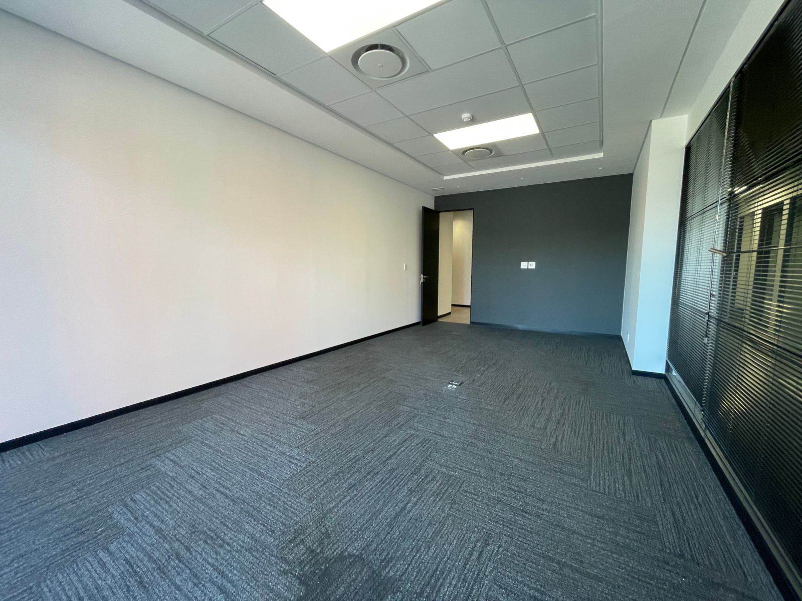1095  m² Commercial space in Century City photo number 11
