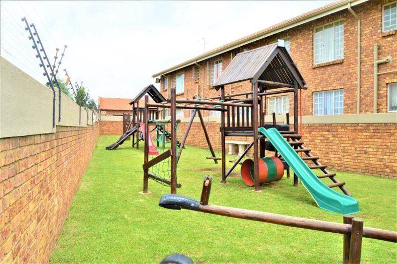 2 Bed Townhouse in Beyers Park photo number 12