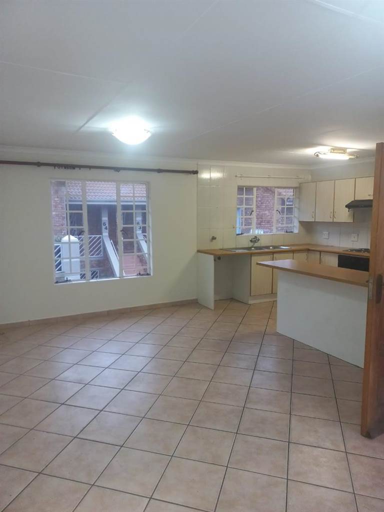2 Bed Townhouse in Beyers Park photo number 11
