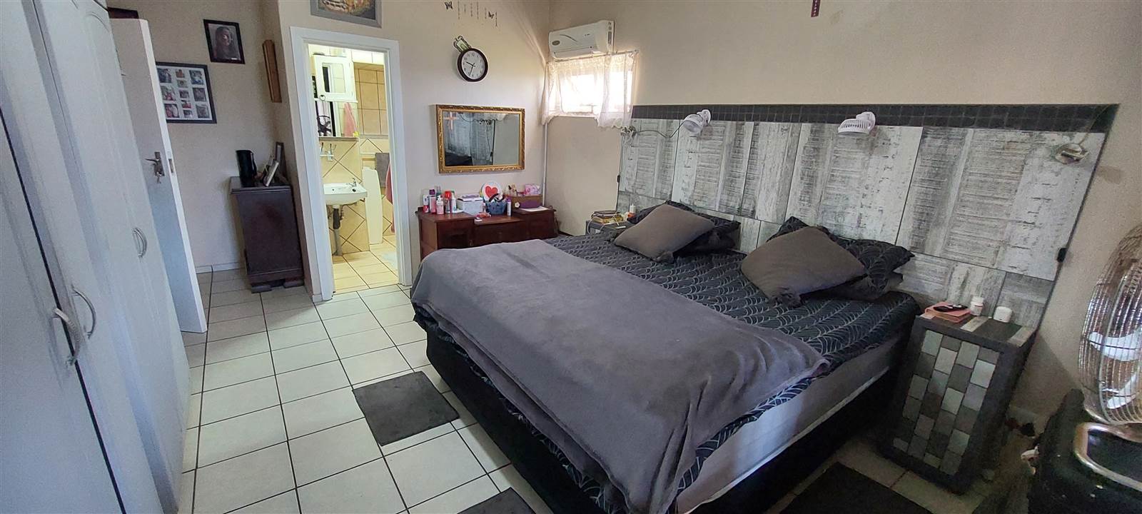 4 Bed House in Uvongo photo number 22