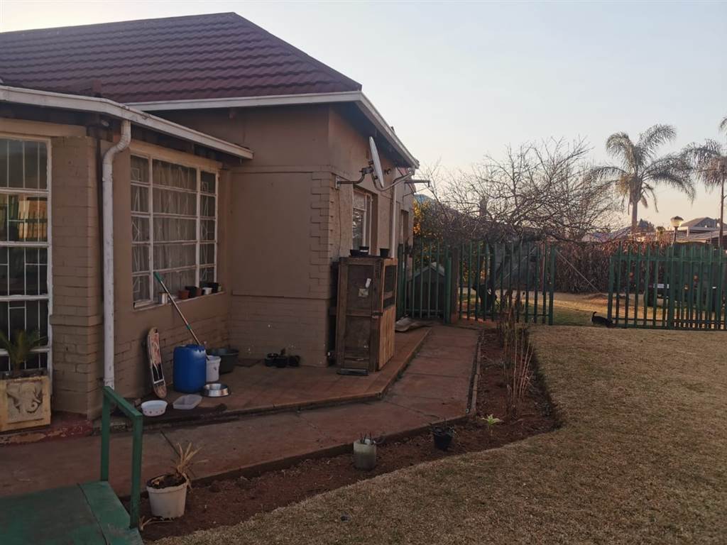 3 Bed House in Brakpan Central photo number 21