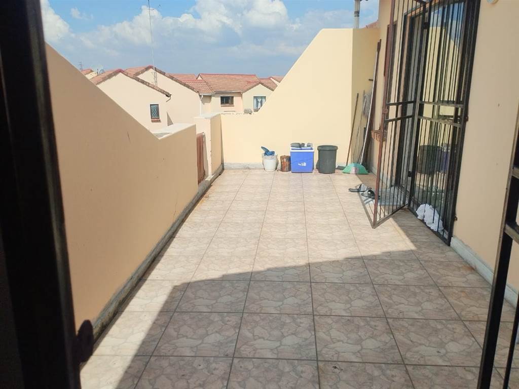 2 Bed Townhouse in Mondeor photo number 15
