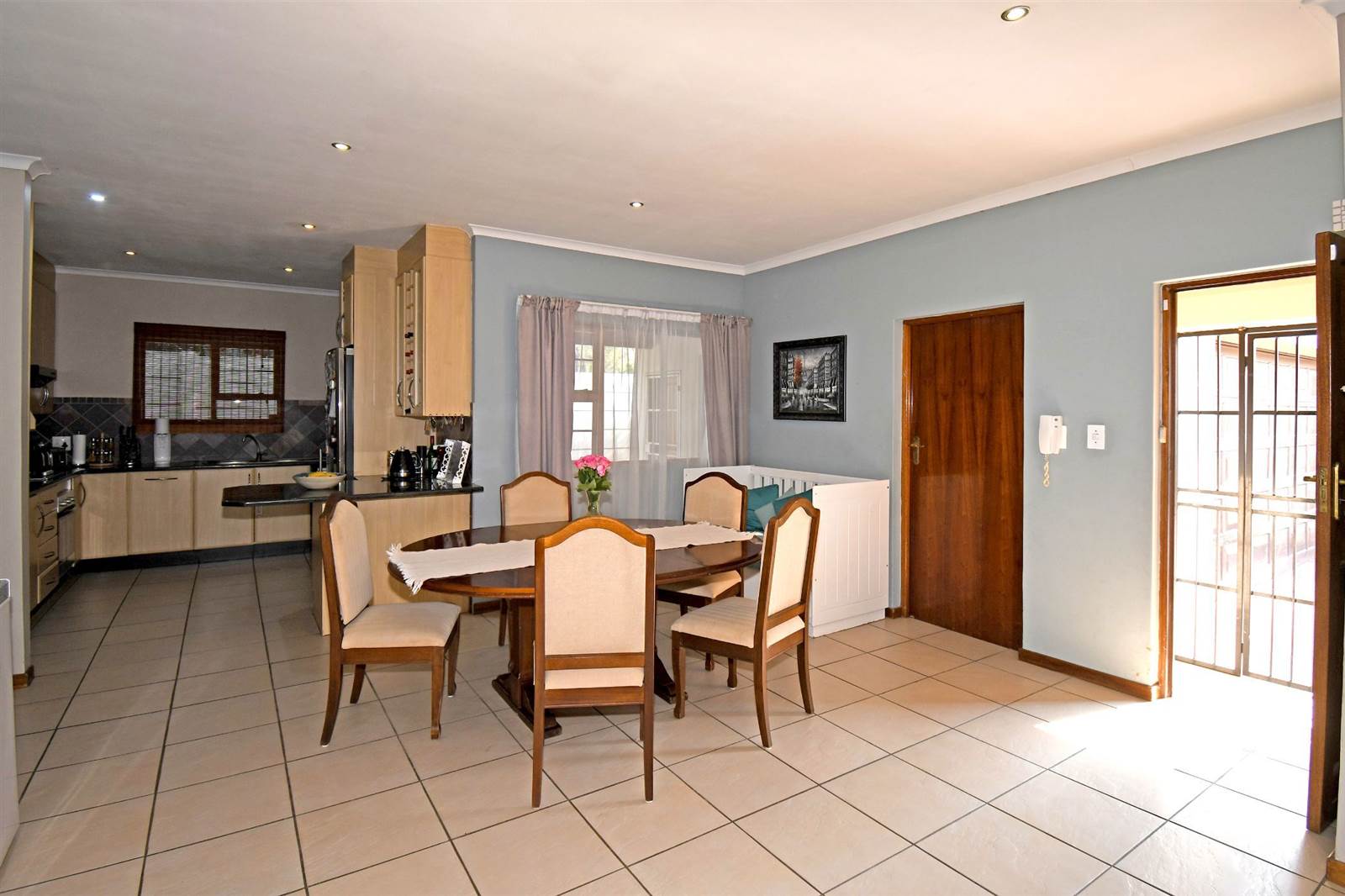 3 Bed House in Fontainebleau photo number 10