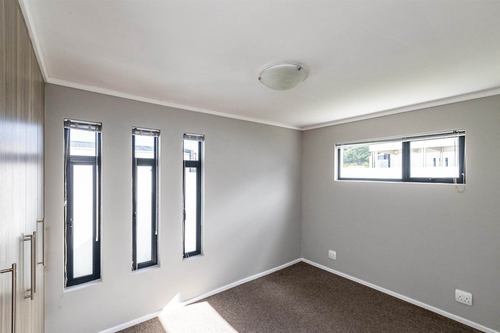 2 Bed Townhouse in Nahoon Valley Park photo number 23