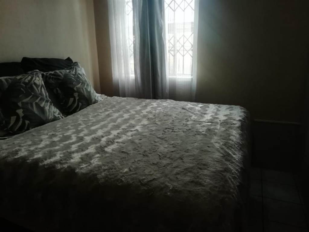 2 Bed Apartment in Witbank Central photo number 17
