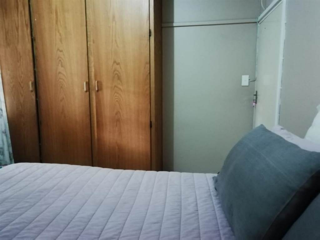 2 Bed Apartment in Witbank Central photo number 19