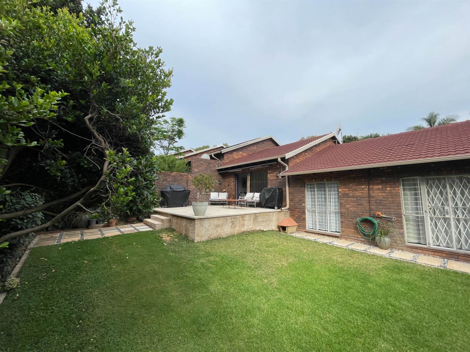 3 Bed Townhouse in Waterkloof Heights photo number 9