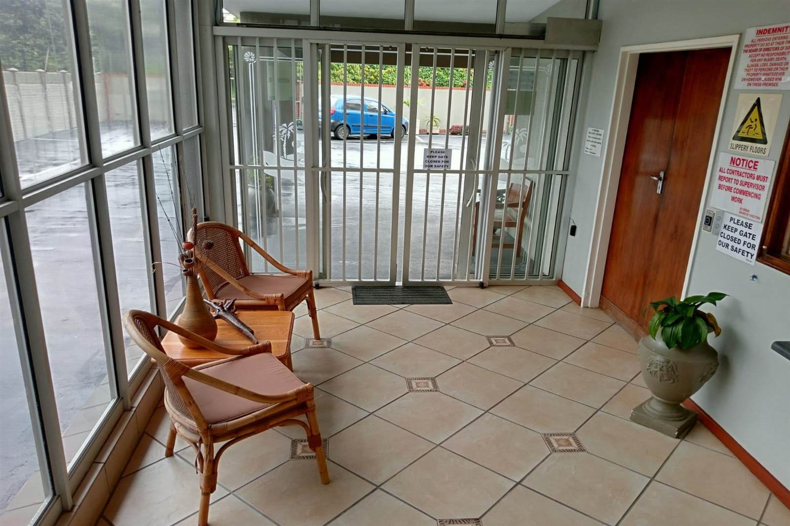 2 Bed Apartment in Doonside photo number 3