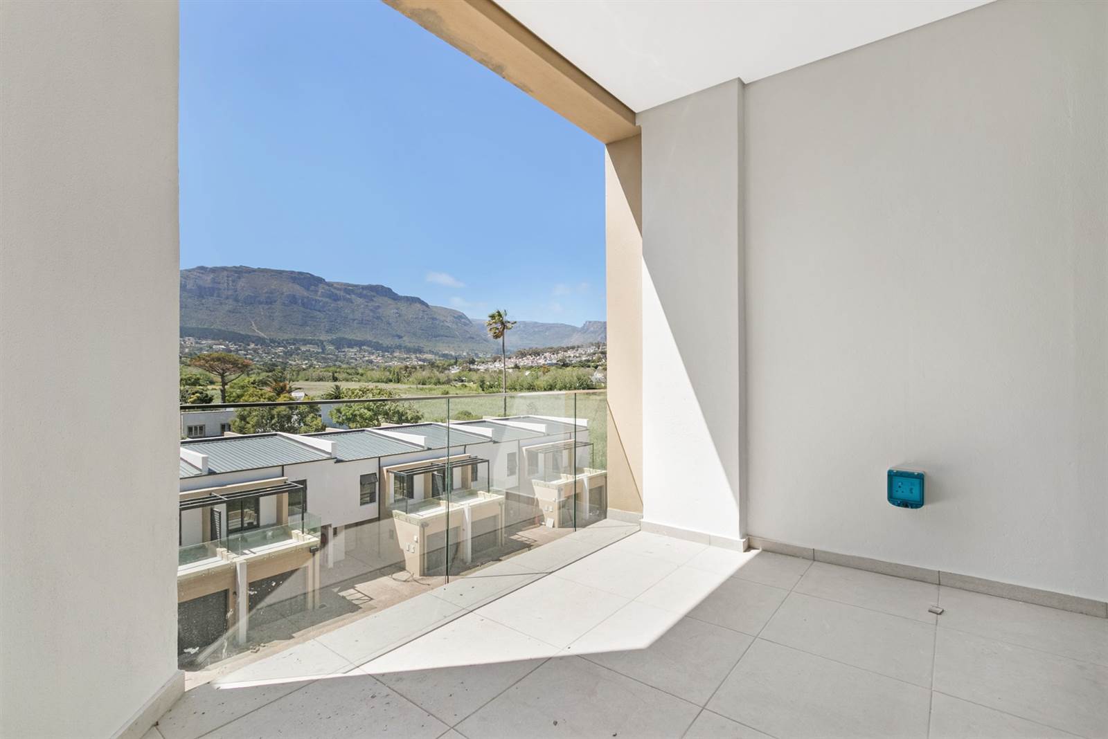 2 Bed Apartment in Hout Bay and surrounds photo number 16