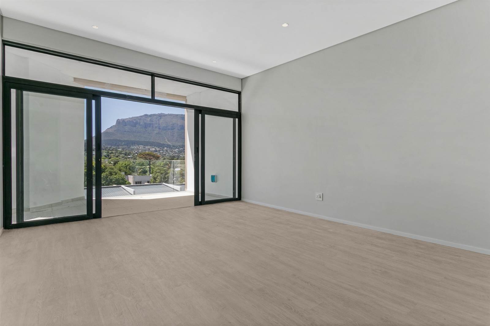 2 Bed Apartment in Hout Bay and surrounds photo number 13