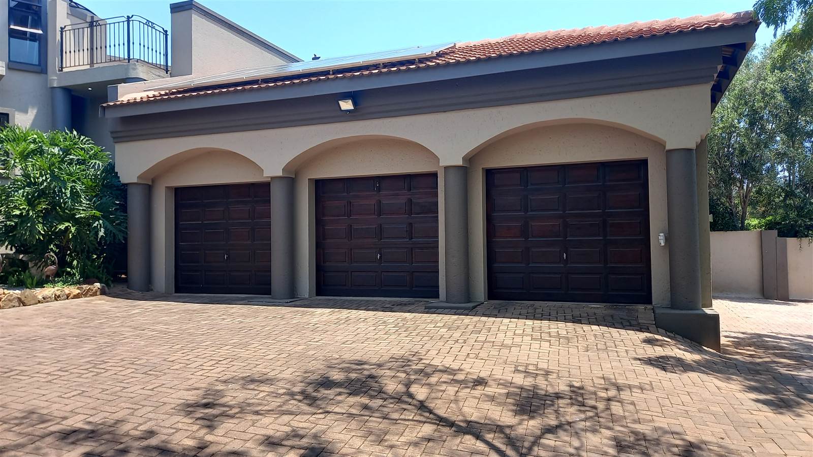4 Bed House in Ruimsig Country Estate photo number 2