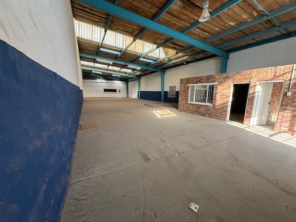 363  m² Industrial space