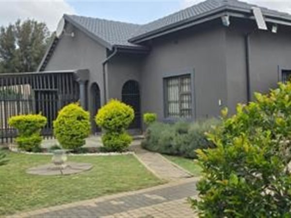 5 Bedroom House 5 Bedroom House