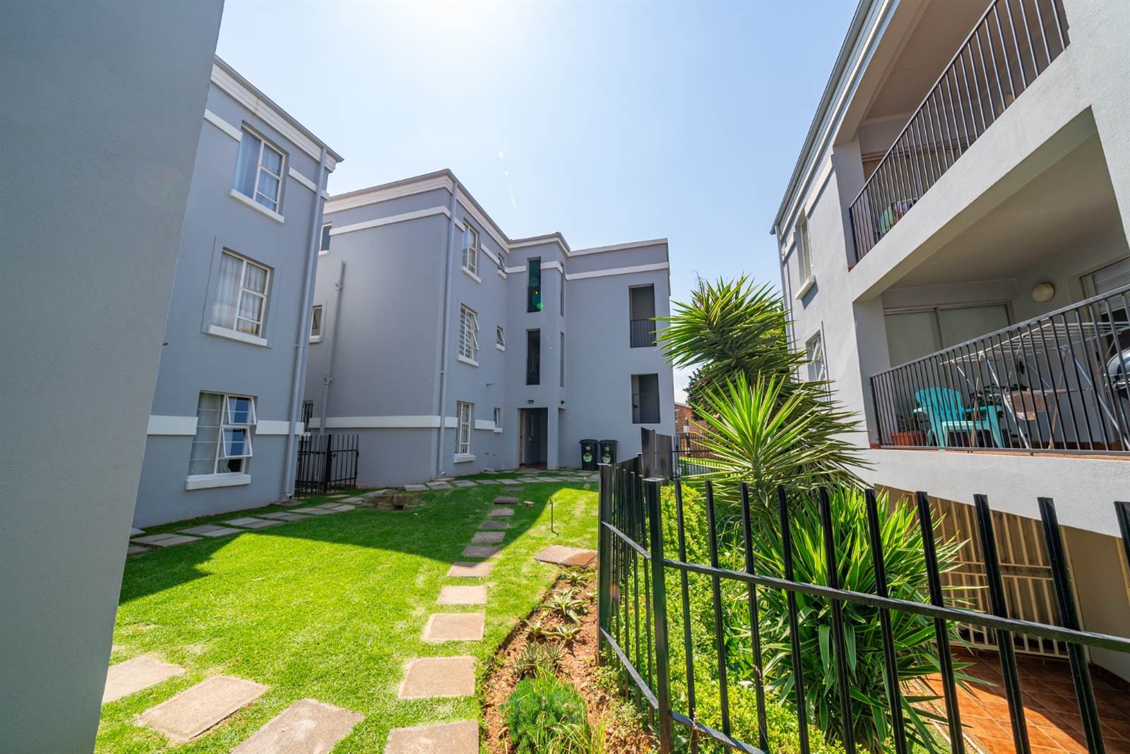 2 Bed Apartment in Northcliff photo number 25