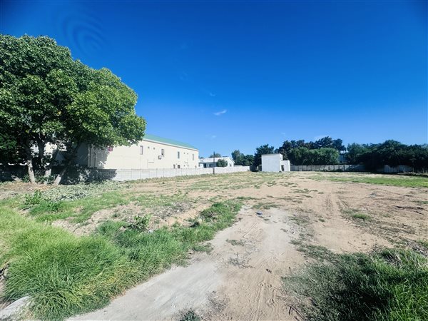 3 090 m² Land