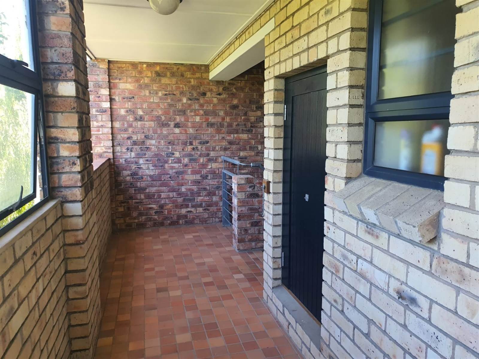 3 Bed Apartment in Grahamstown Central photo number 5