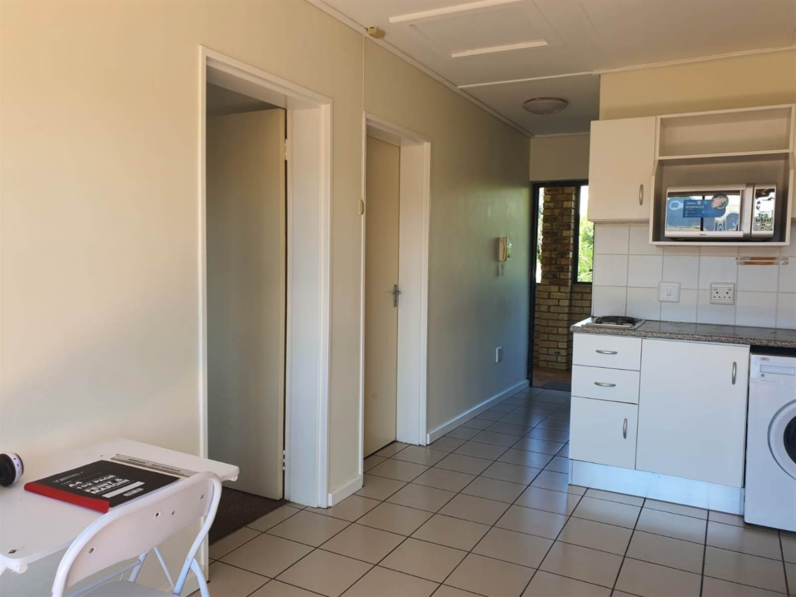 3 Bed Apartment in Grahamstown Central photo number 8