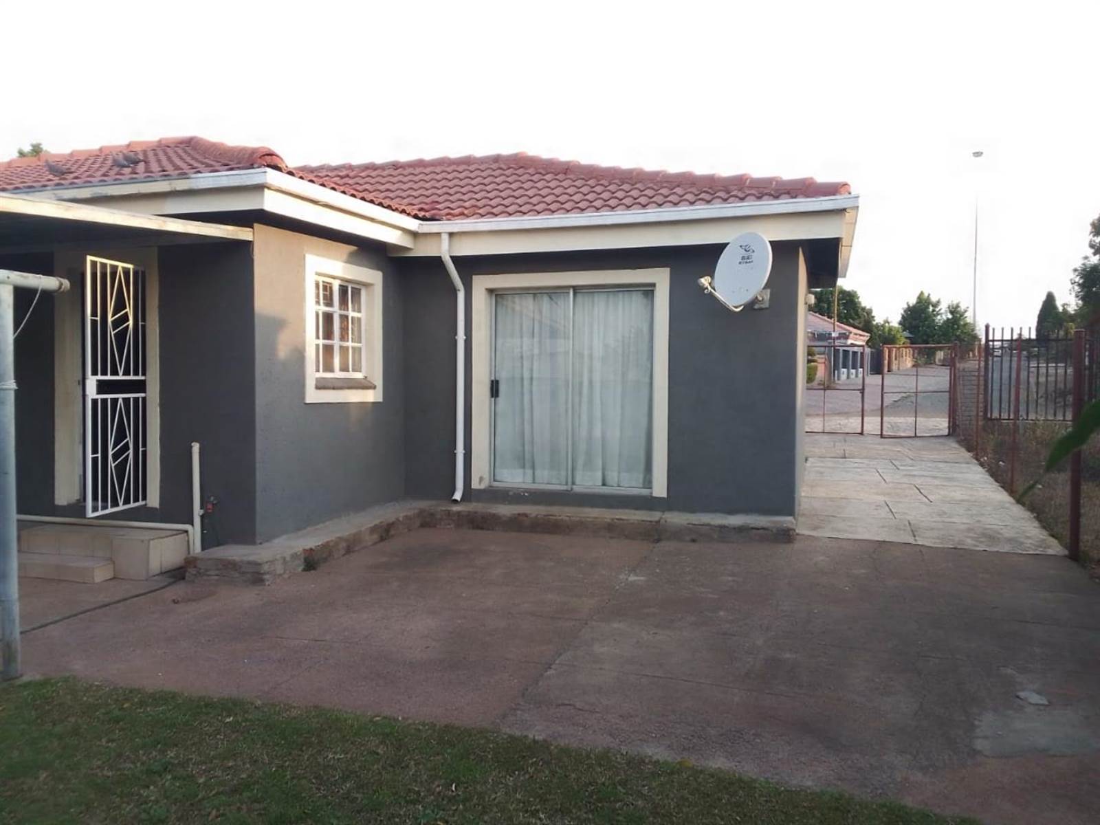 3 Bed House in Lethlabile photo number 8