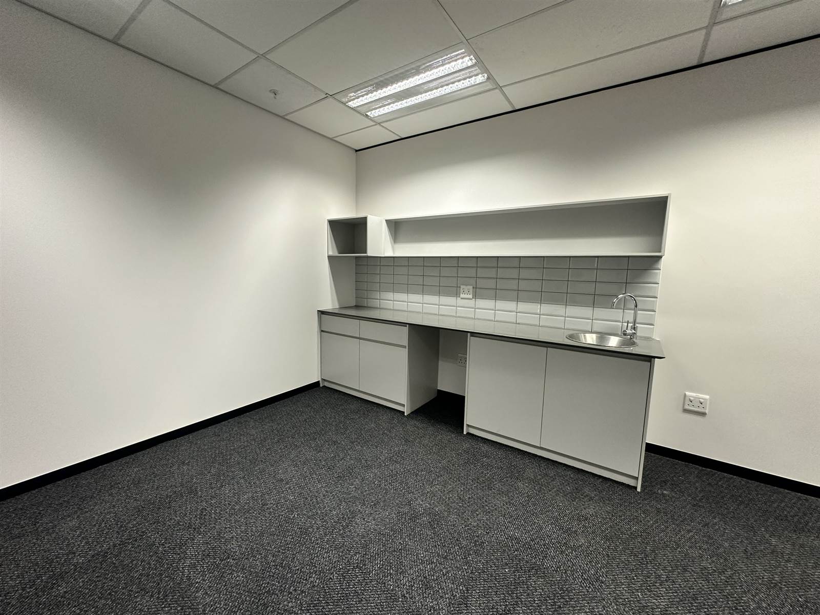 122  m² Commercial space in Parktown photo number 4