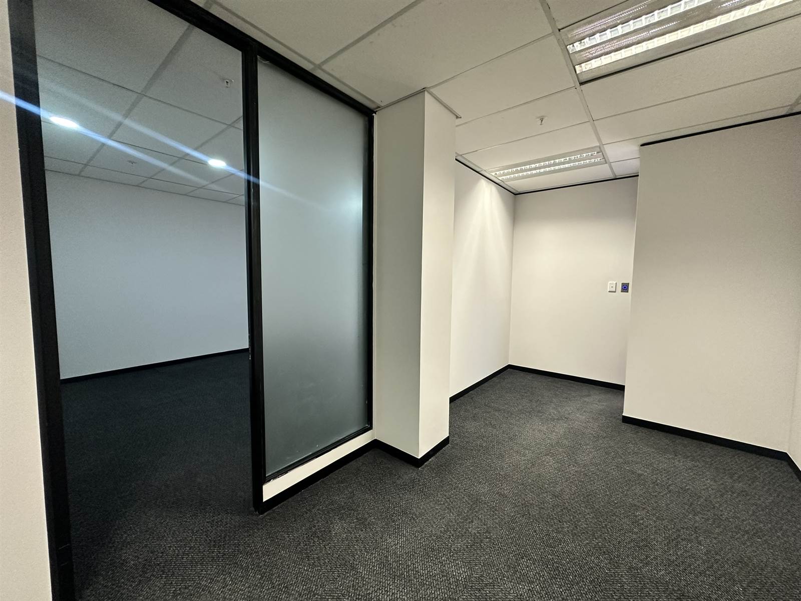 122  m² Commercial space in Parktown photo number 3