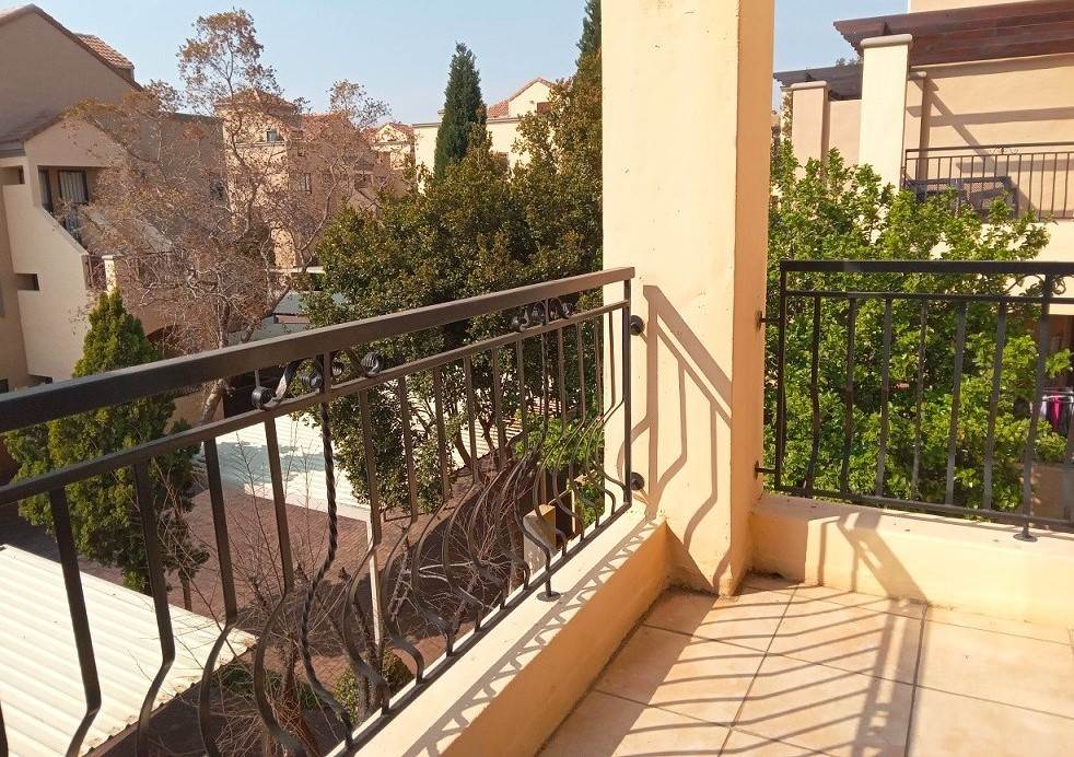 1 Bed Apartment in Lonehill photo number 20
