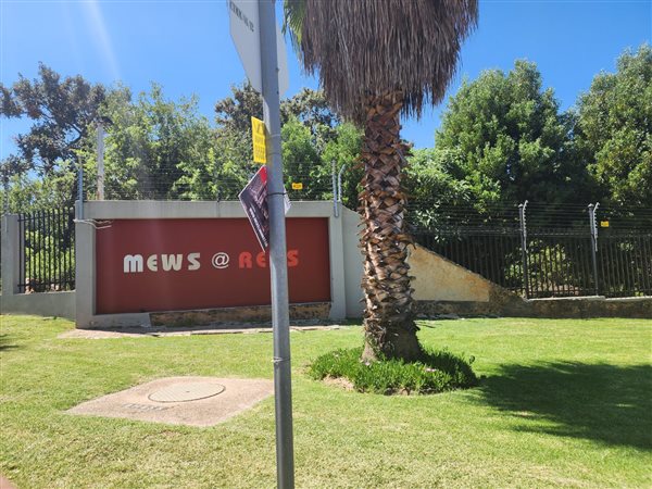 2 Bed Apartment in Rooihuiskraal North