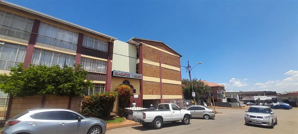 2 Bed Apartment in Kempton Park Central photo number 3