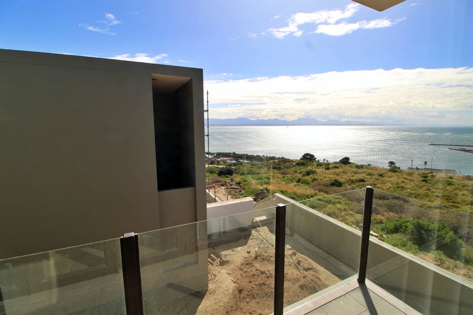 2 Bed Apartment in Mossel Bay Central photo number 19