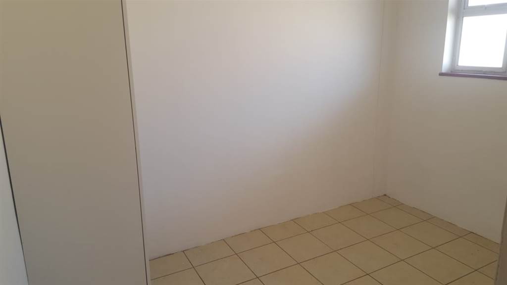 3 Bed Apartment in Ormonde photo number 3