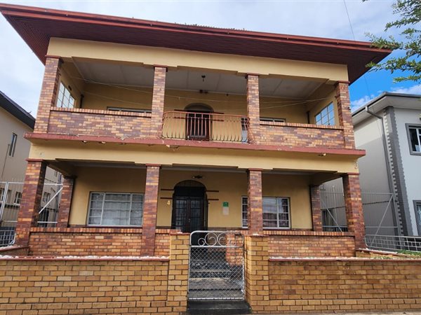 5 Bed House in Queenstown Central