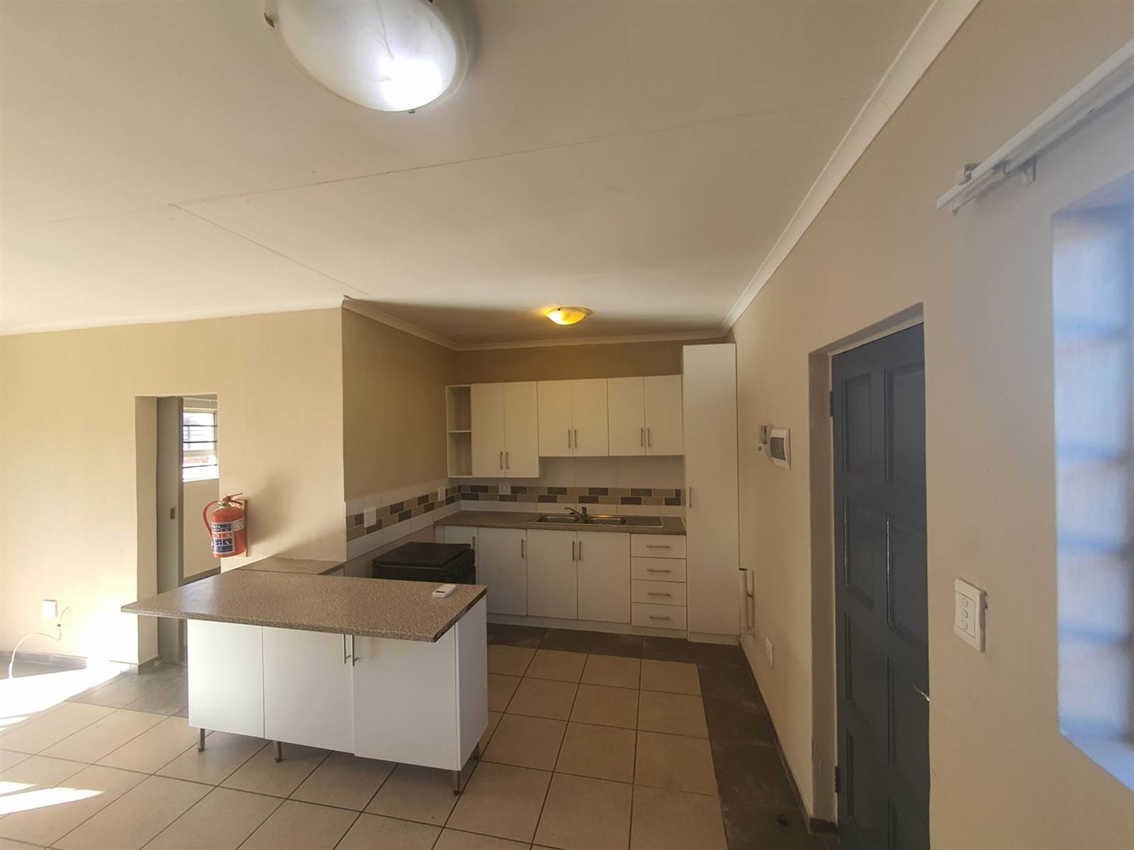 3 Bed Apartment in Bloemfontein Farms photo number 6