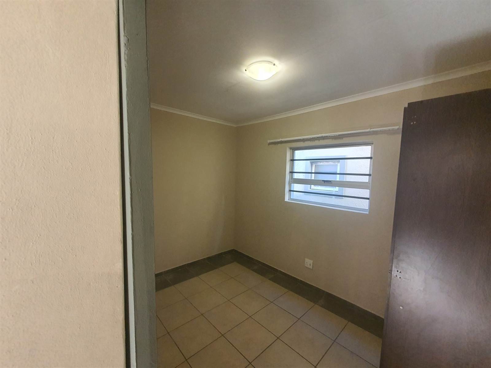 3 Bed Apartment in Bloemfontein Farms photo number 9