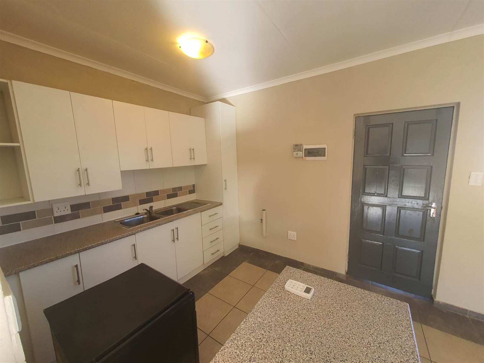 3 Bed Apartment in Bloemfontein Farms photo number 2