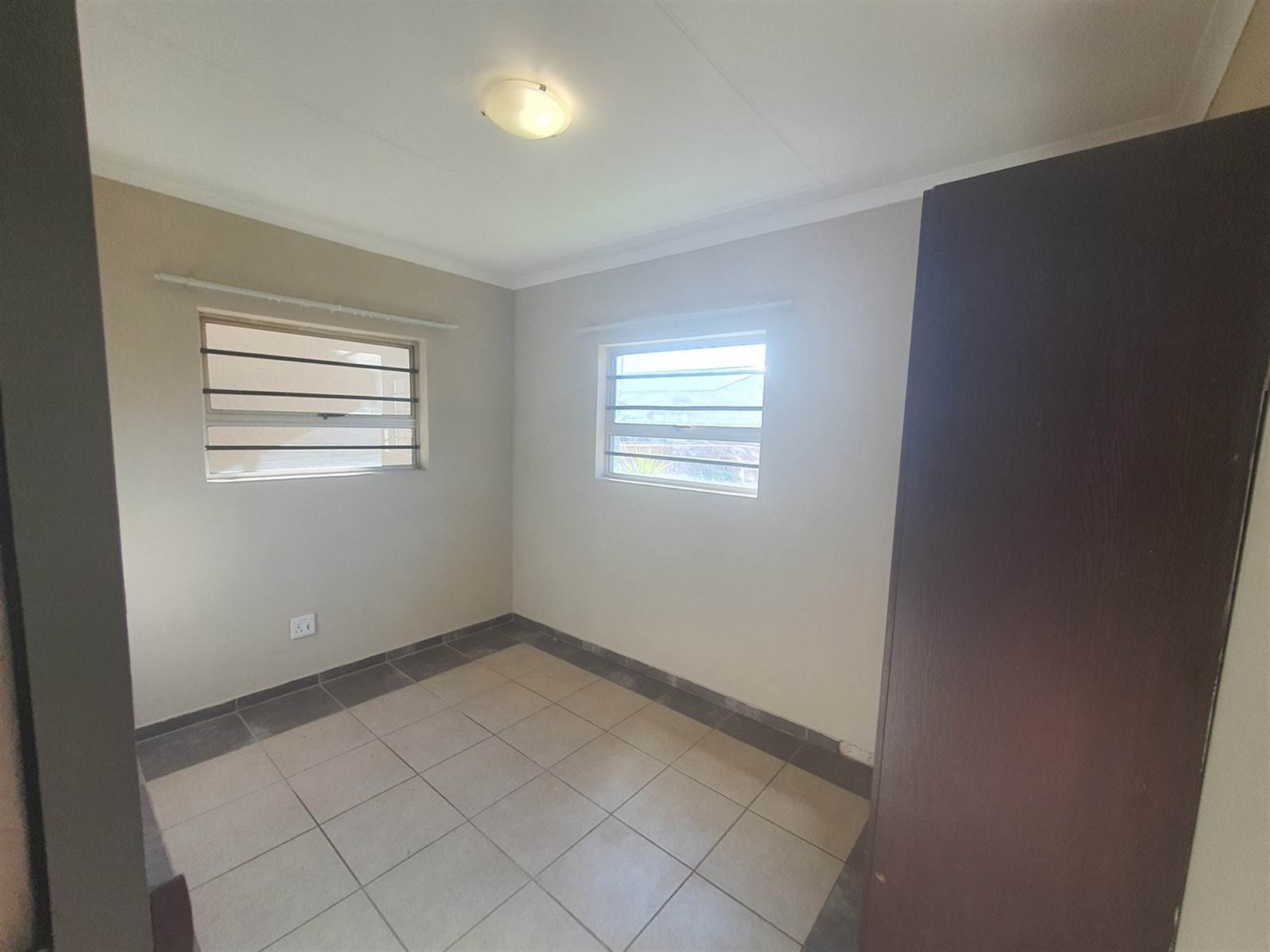 3 Bed Apartment in Bloemfontein Farms photo number 11