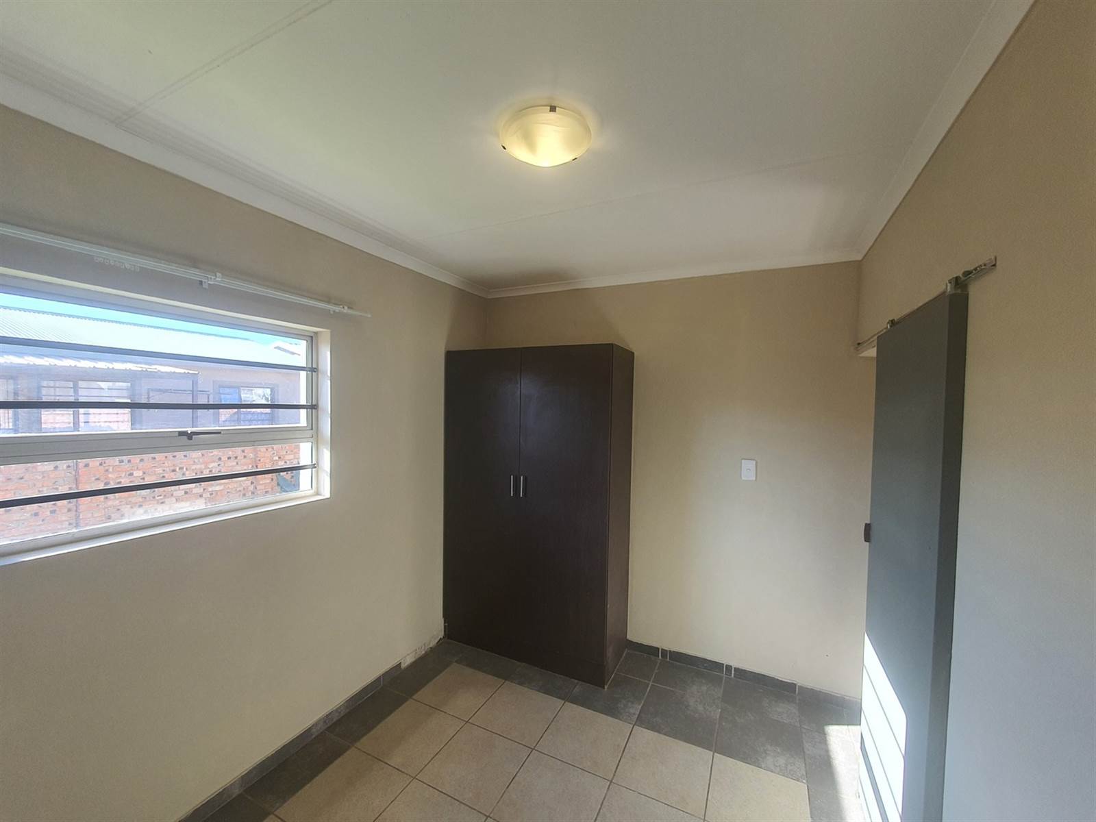 3 Bed Apartment in Bloemfontein Farms photo number 10