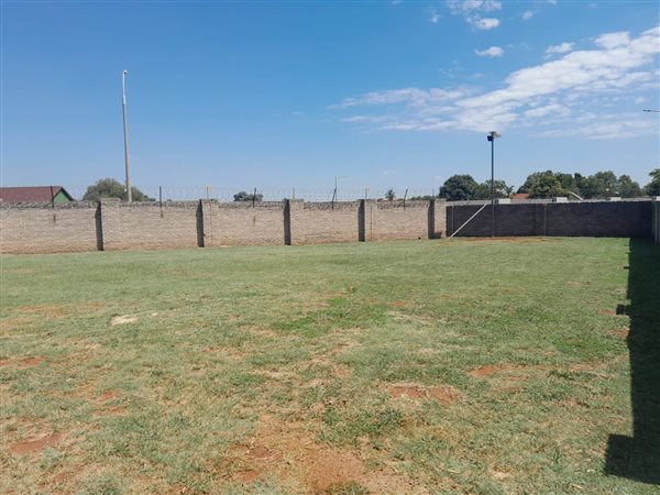 751 m² Land available in Carletonville