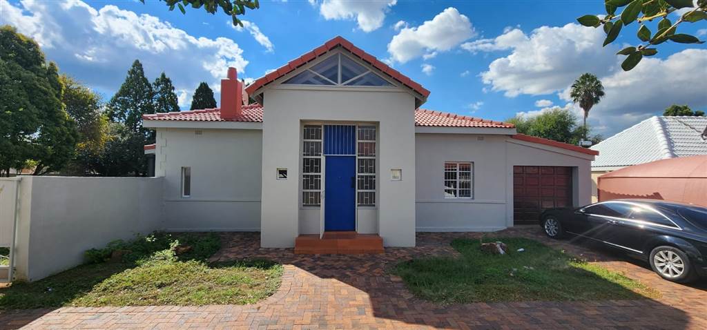 3 Bed House in Potchefstroom Central photo number 1