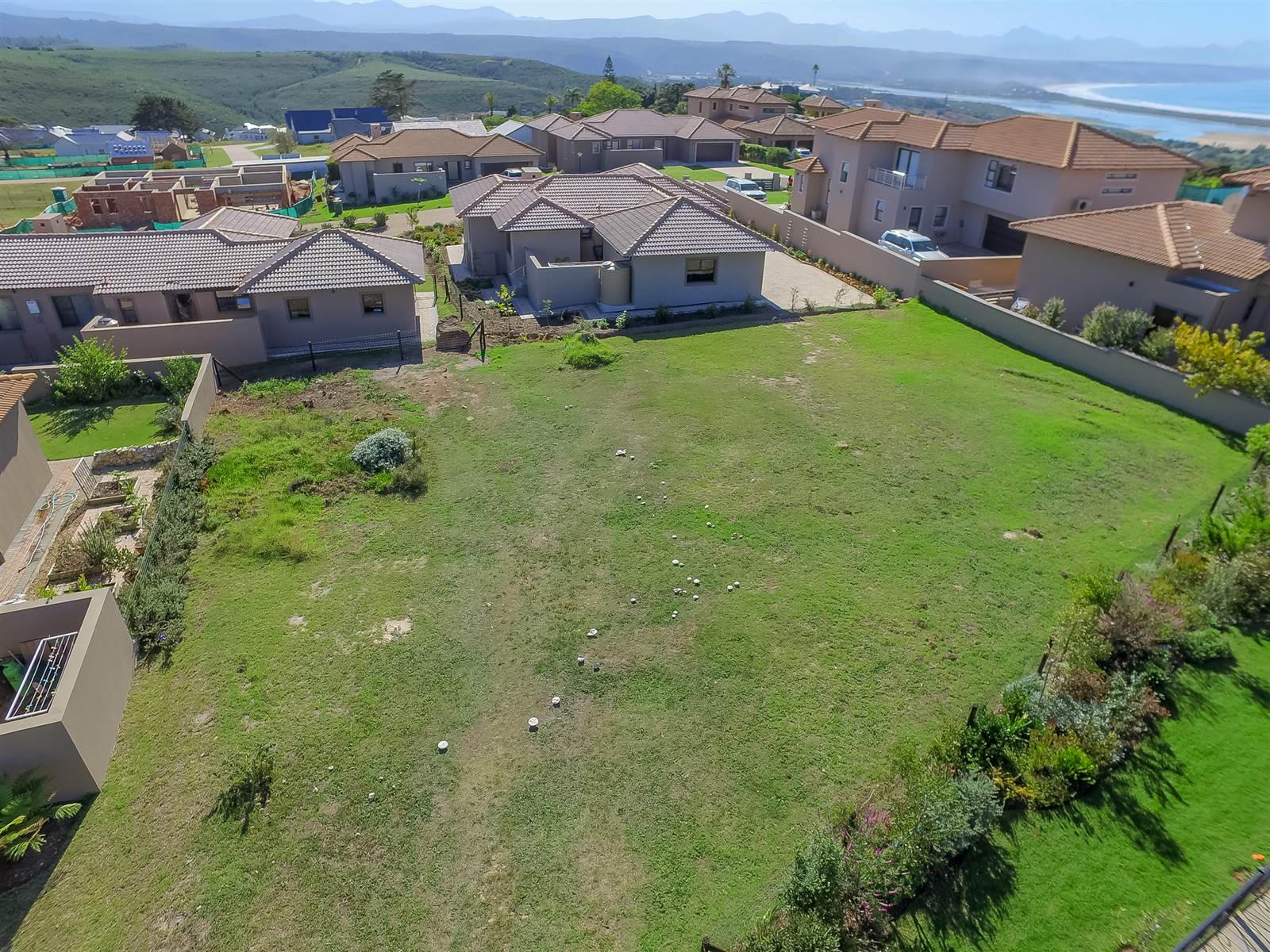 872 m² Land available in The Hill Estate photo number 2
