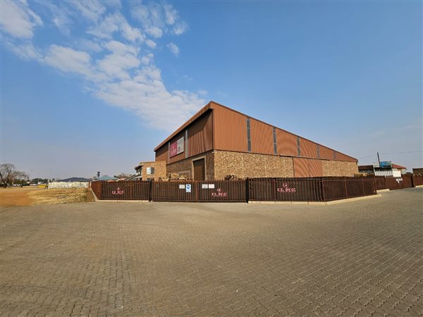 5 500  m² Industrial space